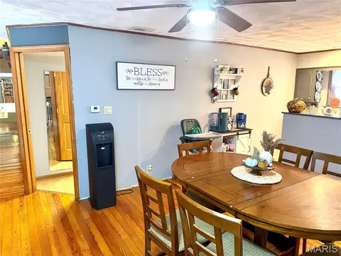Dining - 200 E Boone St, Salem, IL 62881 photo 3 of 7