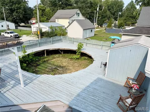 Exterior - 200 E Boone St, Salem, IL 62881 photo 4 of 8