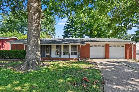 1535 Surf Side Dr, Saint Louis, MO 63138