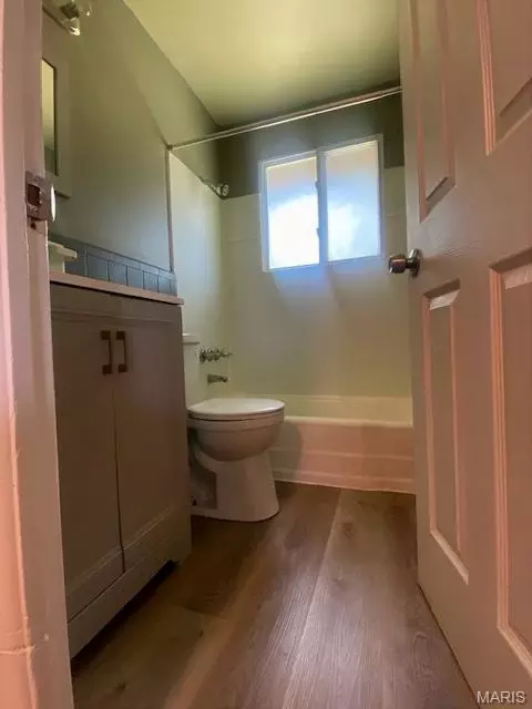 Bath - 39 Bayview Dr, Ferguson, MO 63135 photo 1 of 1