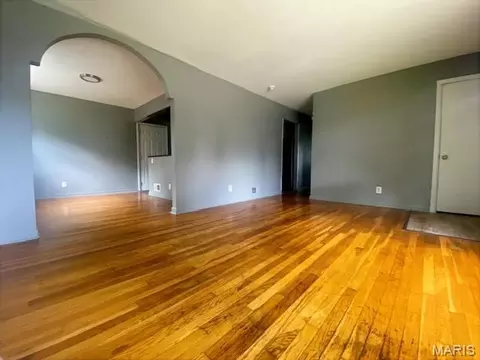 Living - 39 Bayview Dr, Ferguson, MO 63135 photo 2 of 3