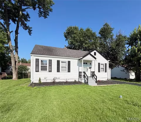 3575 Saint Joachim Ln, Saint Ann, MO 63074