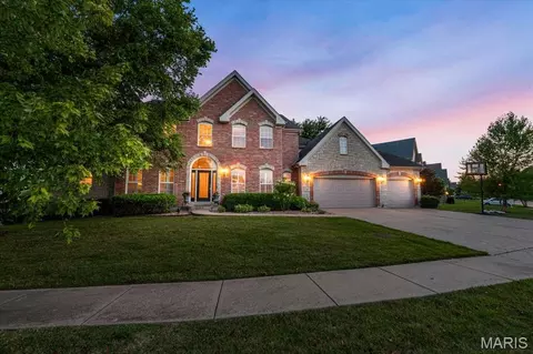 Exterior - 207 Irish Hound Dr, O'fallon, MO 63368 photo 8 of 8