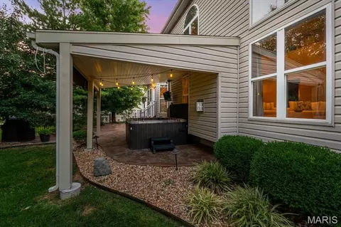 Exterior - 207 Irish Hound Dr, O'fallon, MO 63368 photo 2 of 8