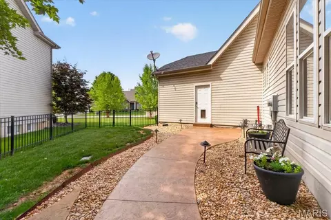 Exterior - 207 Irish Hound Dr, O'fallon, MO 63368 photo 5 of 8