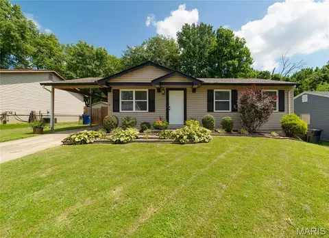 1334 Saint Gregory Ln, Saint Charles, MO 63304