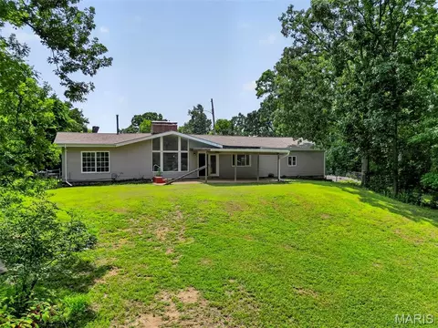 Exterior - 2300 Darla Dr, High Ridge, MO 63049 photo 12 of 13