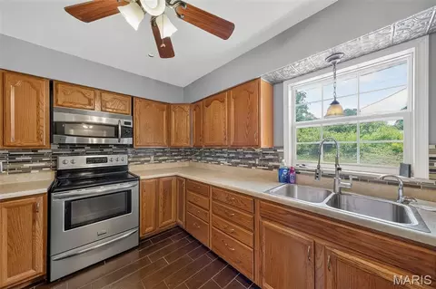 Kitchen - 2300 Darla Dr, High Ridge, MO 63049 photo 2 of 4