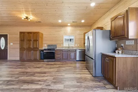 Kitchen - 1387 Hartshorn Rd, Hermann, MO 65041 photo 2 of 3
