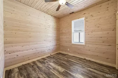 Bedroom - 1387 Hartshorn Rd, Hermann, MO 65041 photo 1 of 7