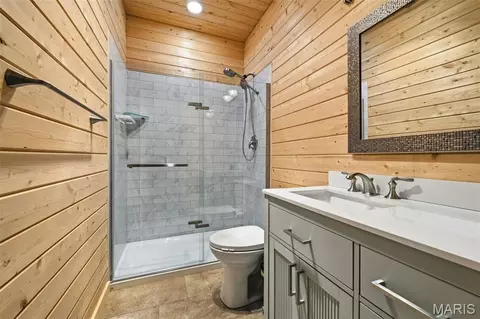 Bath - 1387 Hartshorn Rd, Hermann, MO 65041 photo 2 of 3