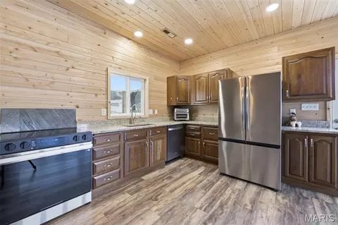 Kitchen - 1387 Hartshorn Rd, Hermann, MO 65041 photo 3 of 3