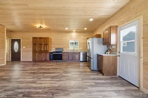 Entry Way - 1387 Hartshorn Rd, Hermann, MO 65041 photo 2 of 3
