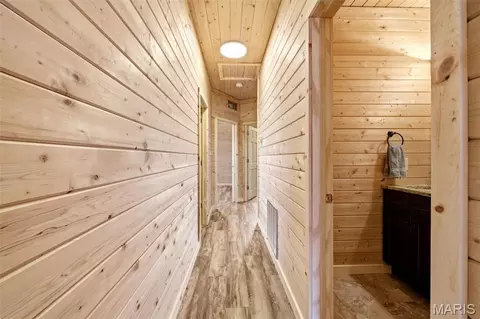 Entry Way - 1387 Hartshorn Rd, Hermann, MO 65041 photo 3 of 3
