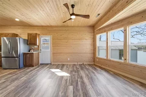 Living - 1387 Hartshorn Rd, Hermann, MO 65041 photo 3 of 3