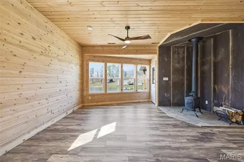 Living - 1387 Hartshorn Rd, Hermann, MO 65041 photo 2 of 3