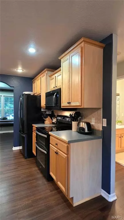 Kitchen - 1418 Overland Dr, Rolla, MO 65401 photo 2 of 4