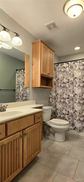 Bath - 1418 Overland Dr, Rolla, MO 65401 photo 4 of 4
