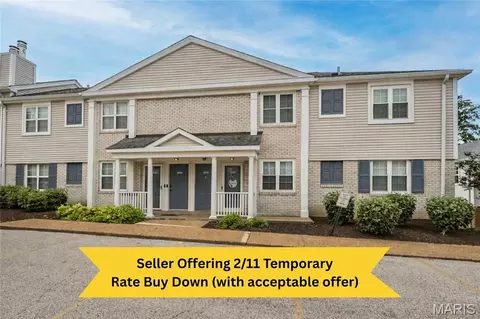 9122 Eager Rd, Brentwood, MO 63144