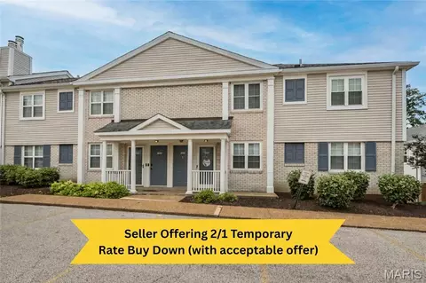 9122 Eager Rd, Brentwood, MO 63144