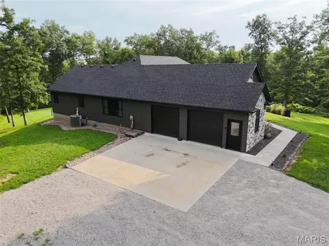 Exterior - 1521 Frank St, Hannibal, MO 63401 photo 9 of 10