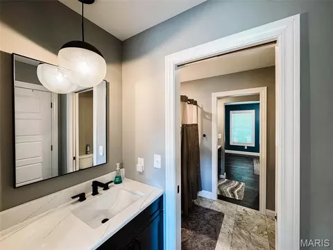 Bath - 1521 Frank St, Hannibal, MO 63401 photo 5 of 9