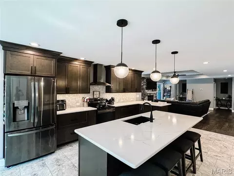 Kitchen - 1521 Frank St, Hannibal, MO 63401 photo 5 of 6
