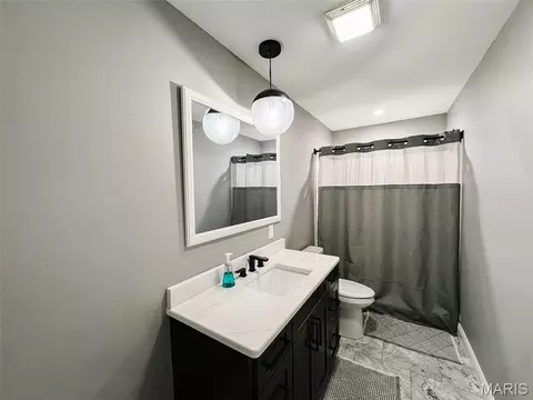 Bath - 1521 Frank St, Hannibal, MO 63401 photo 9 of 9