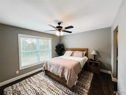 Bedroom - 1521 Frank St, Hannibal, MO 63401 photo 3 of 5