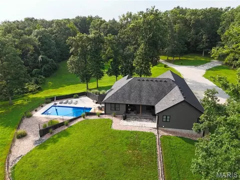 Exterior - 1521 Frank St, Hannibal, MO 63401 photo 7 of 10