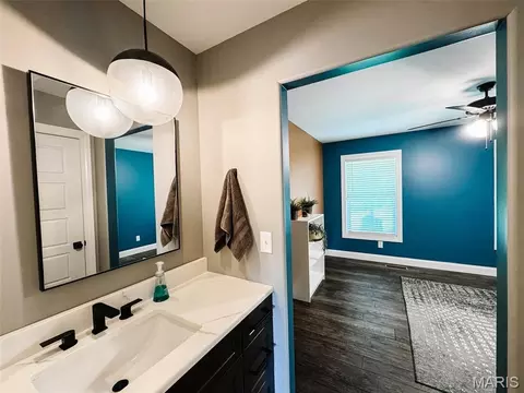 Bath - 1521 Frank St, Hannibal, MO 63401 photo 7 of 9