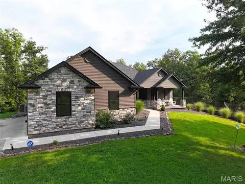 Exterior - 1521 Frank St, Hannibal, MO 63401 photo 10 of 10