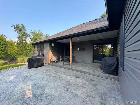 Exterior - 1521 Frank St, Hannibal, MO 63401 photo 8 of 10