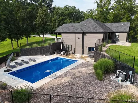 Exterior - 1521 Frank St, Hannibal, MO 63401 photo 5 of 10