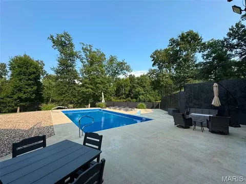 Exterior - 1521 Frank St, Hannibal, MO 63401 photo 2 of 10