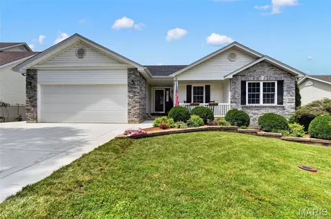 633 Winter Hill Cir, Fenton, MO 63026