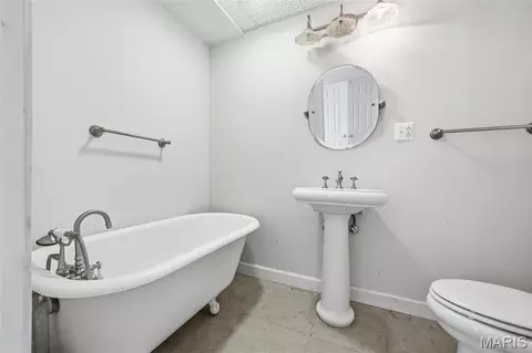 Bath - 19111 Foxfire Forest Rd, Wildwood, MO 63069 photo 4 of 4