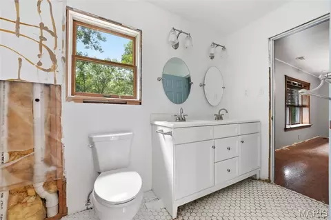 Bath - 19111 Foxfire Forest Rd, Wildwood, MO 63069 photo 3 of 4
