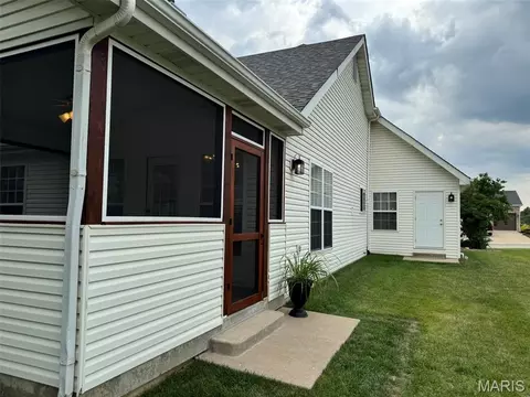 Exterior - 727 Hawk Run Dr, O'fallon, MO 63368 photo 10 of 15