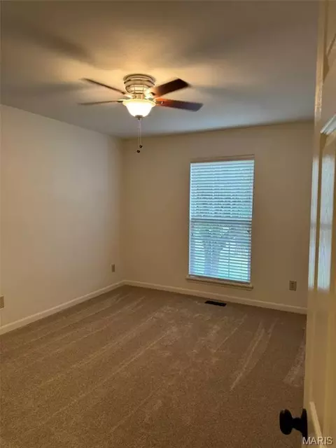 Bedroom - 727 Hawk Run Dr, O'fallon, MO 63368 photo 5 of 8
