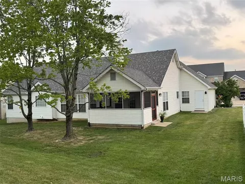 Exterior - 727 Hawk Run Dr, O'fallon, MO 63368 photo 12 of 15