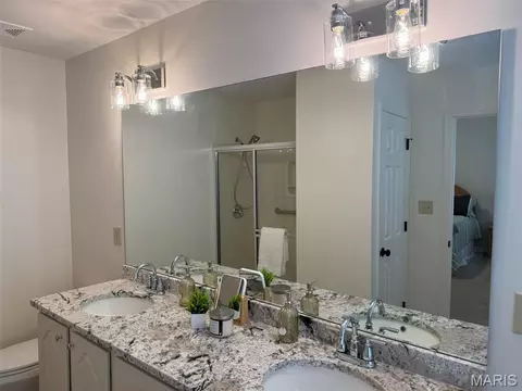 Bath - 727 Hawk Run Dr, O'fallon, MO 63368 photo 3 of 8