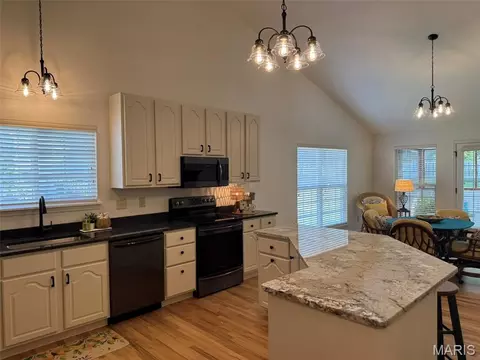 Kitchen - 727 Hawk Run Dr, O'fallon, MO 63368 photo 1 of 4