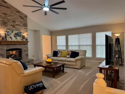 Living - 727 Hawk Run Dr, O'fallon, MO 63368 photo 2 of 3