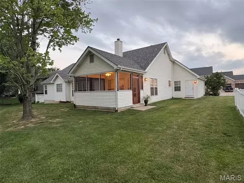 Exterior - 727 Hawk Run Dr, O'fallon, MO 63368 photo 13 of 15