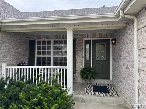 Exterior - 727 Hawk Run Dr, O'fallon, MO 63368 photo 4 of 15