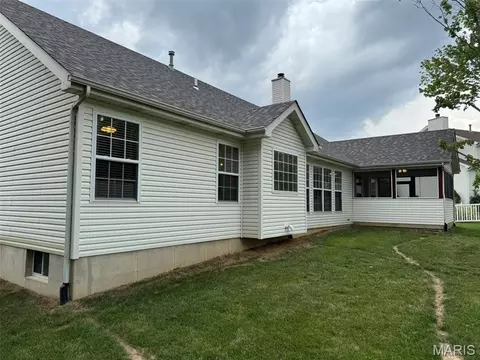 Exterior - 727 Hawk Run Dr, O'fallon, MO 63368 photo 11 of 15