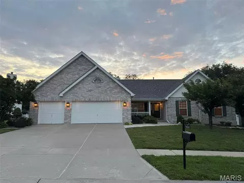 Exterior - 727 Hawk Run Dr, O'fallon, MO 63368 photo 3 of 15