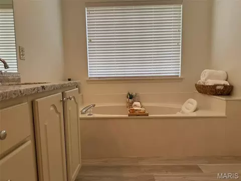 Bath - 727 Hawk Run Dr, O'fallon, MO 63368 photo 6 of 8