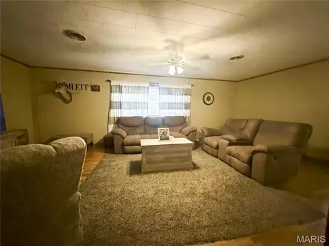 Living - 1105 S Anthony St, Kennett, MO 63857 photo 2 of 2